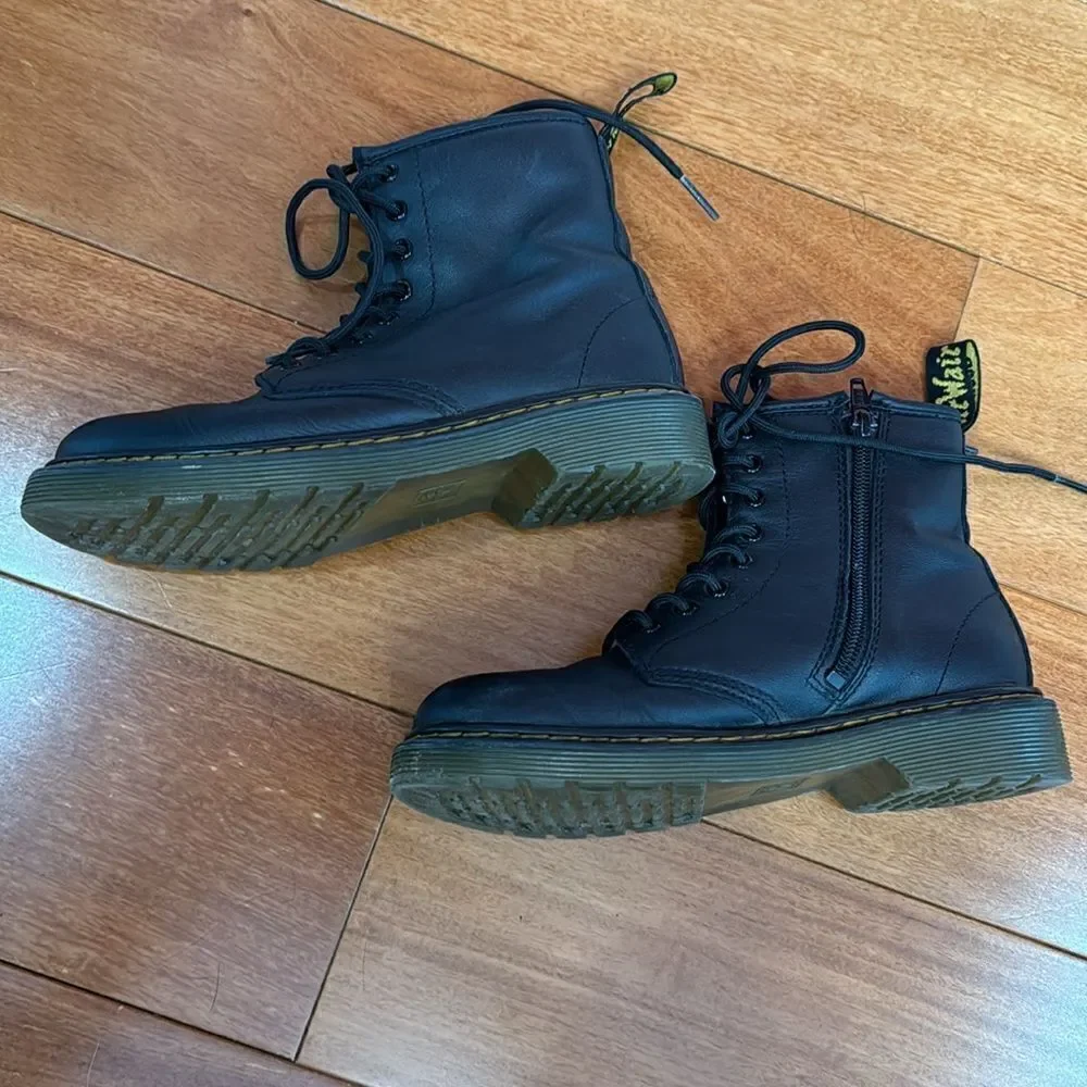 Dr Martens Doc's Combat Boots‎ Black kids size 2